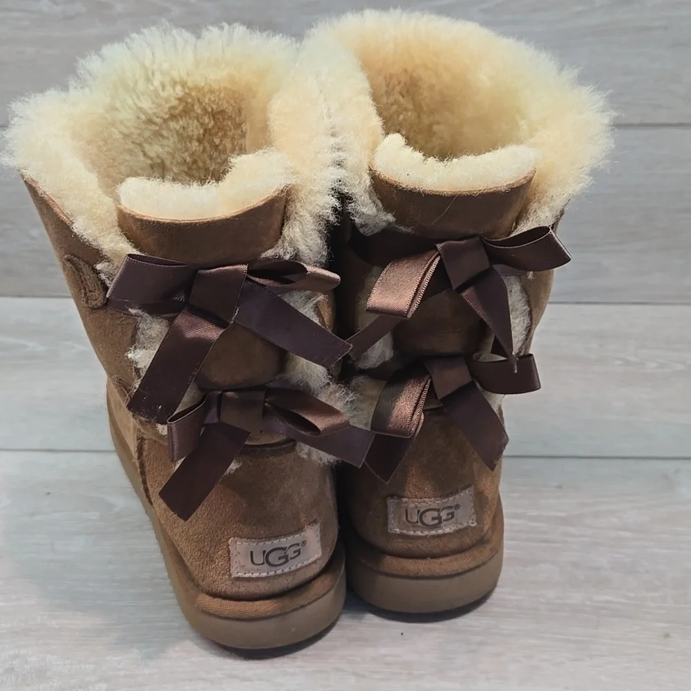 UGG Australia Women Chestnut Winter Boots Shearling Shoes Sz 9